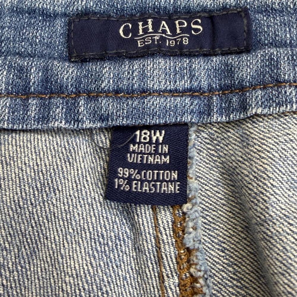 Chaps Womens 18W Denim Capri Jeans Blue Stretch Cropped Pants‎ Light Wash 158 - Picture 2 of 8
